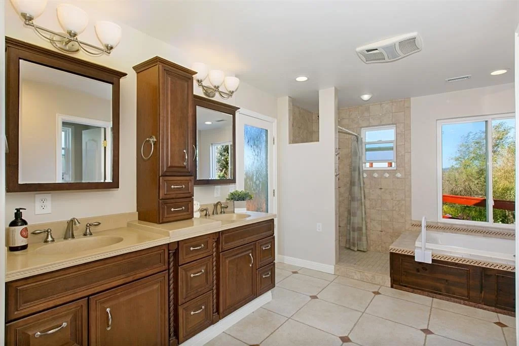 Photo of 1285 CREST DRIVE