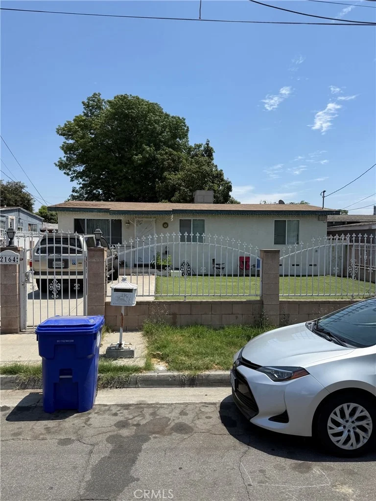 Photo of 2164 Goodall Ave