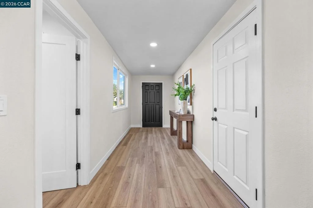 Photo of 2697 Mayfair