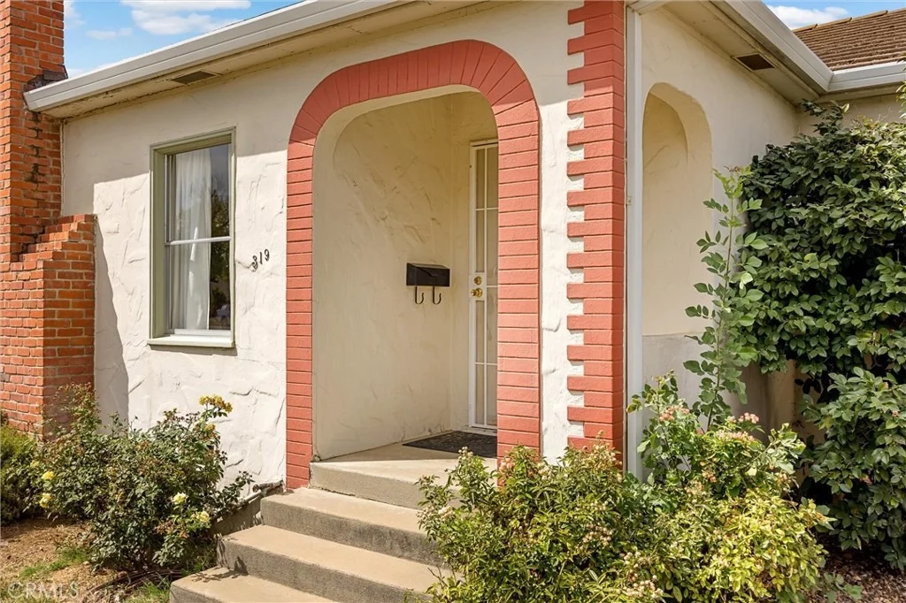 Photo of 319 S Merrill Avenue