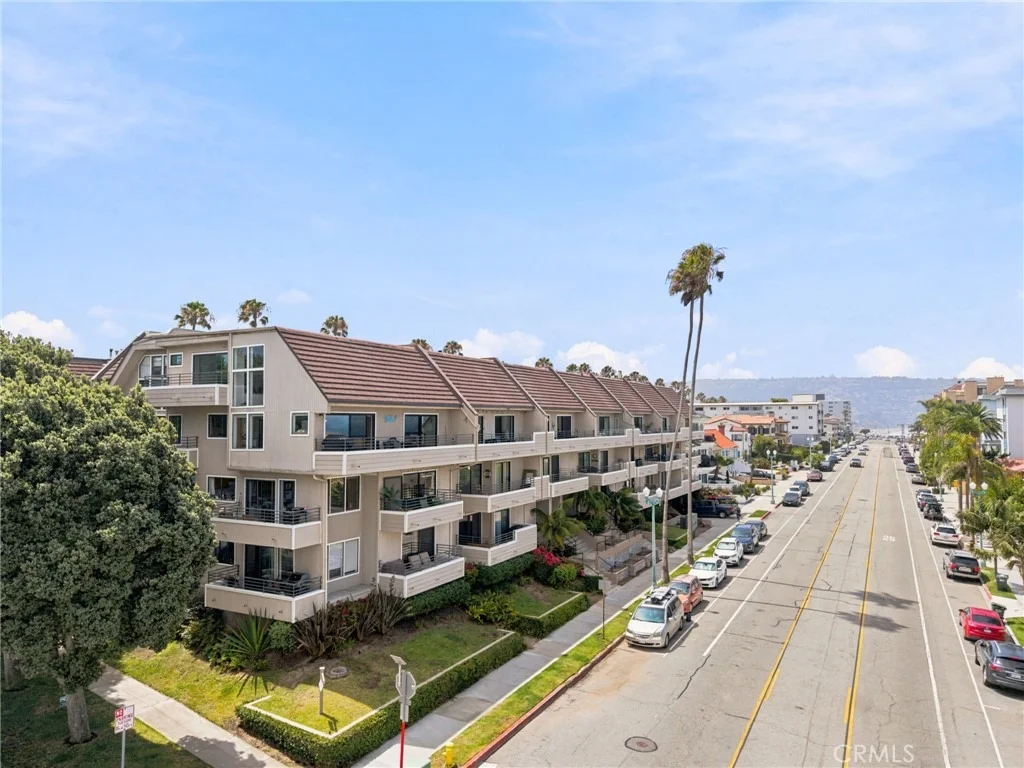 Photo of Unit 32 at 700 Esplanade