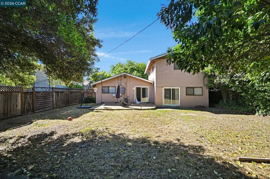 Photo of 1402 Canterbury Dr