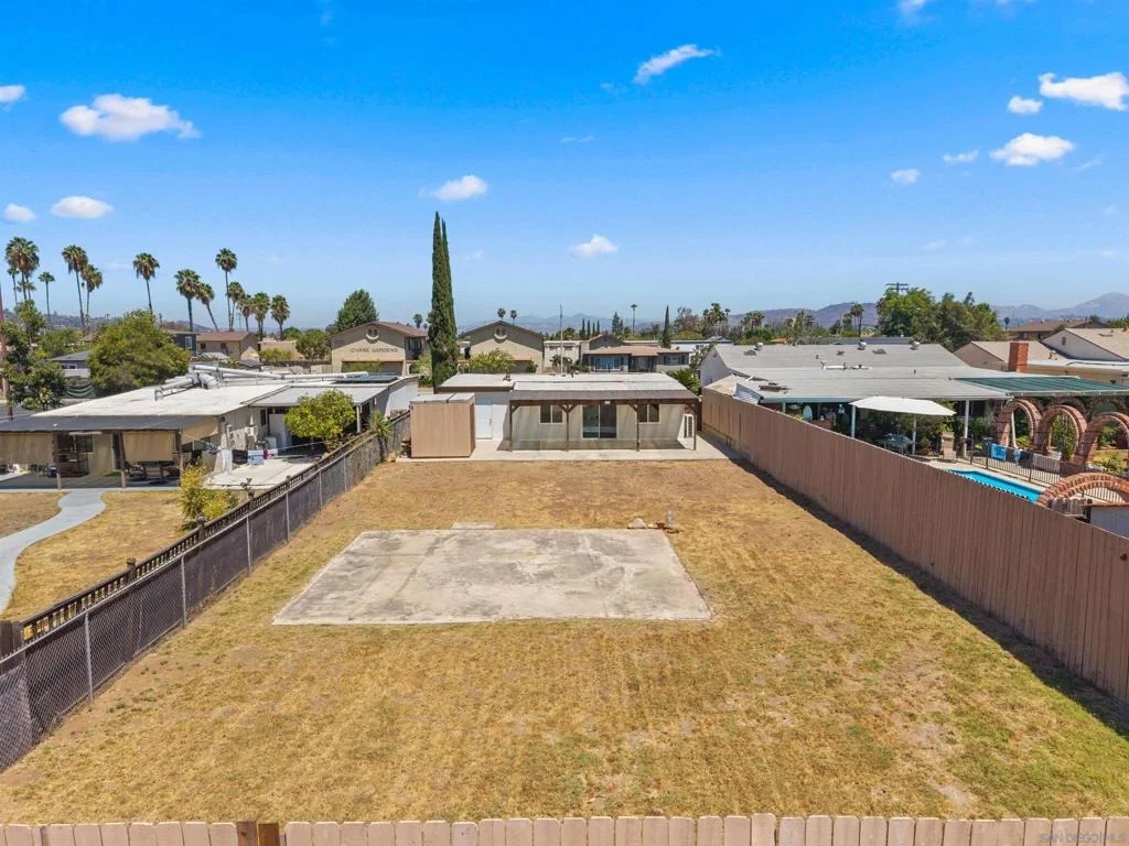 Photo of 317 W Chase Ave W