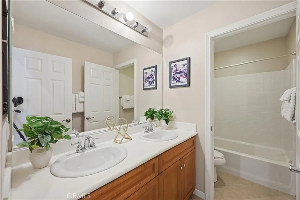Photo of 37052 Almond