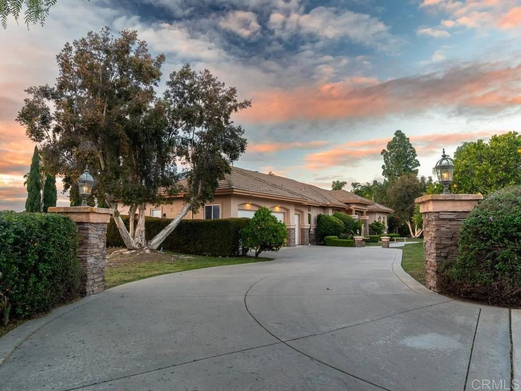 Photo of 2737 Dos Lomas