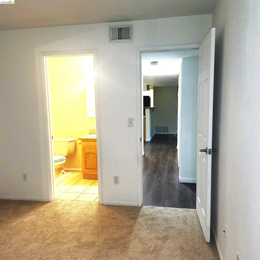Photo of 1241 Lakeview Cir
