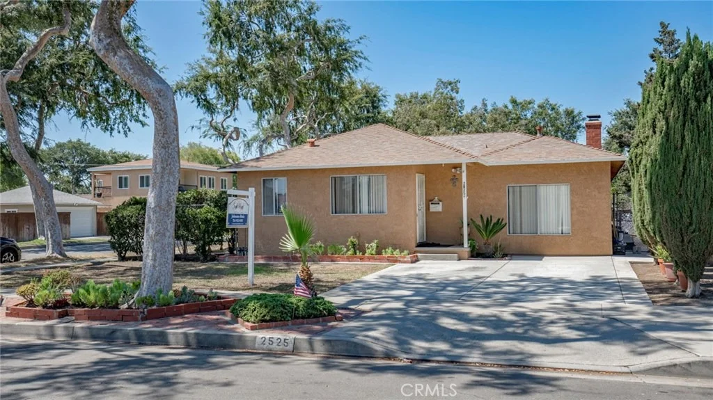 Photo of 2525 W Ash Avenue