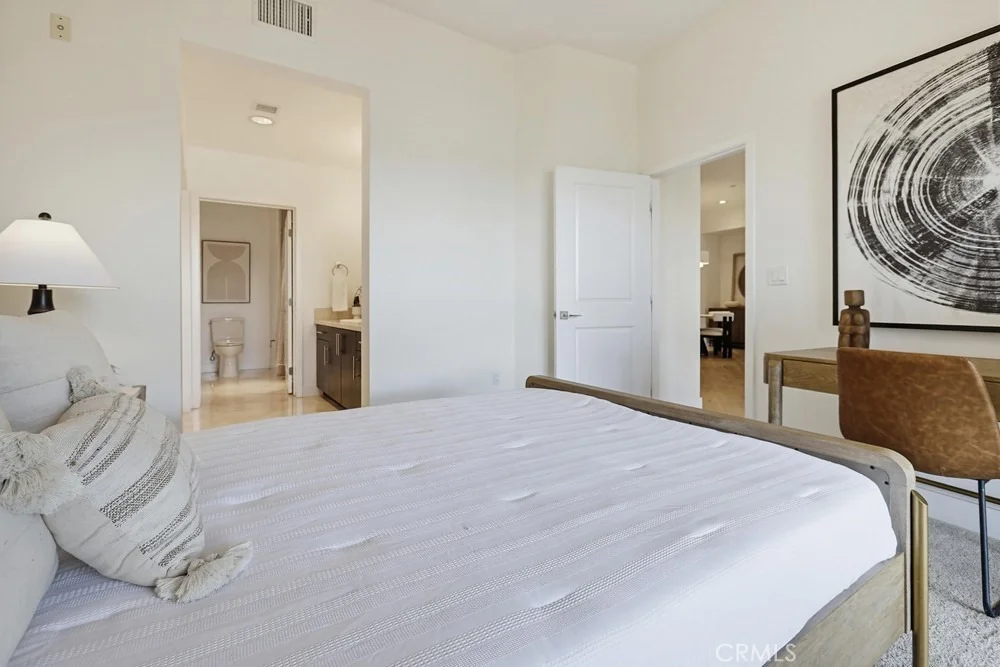 Photo of Unit 406 at 402 Rockefeller