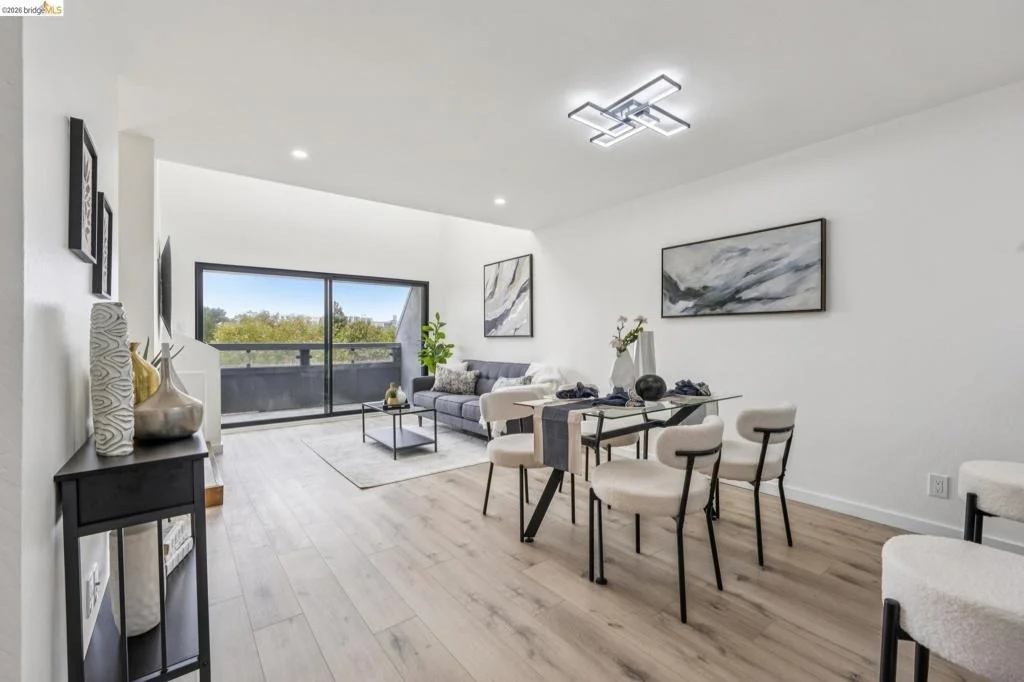 Photo of Unit 207 at 7 Embarcadero West