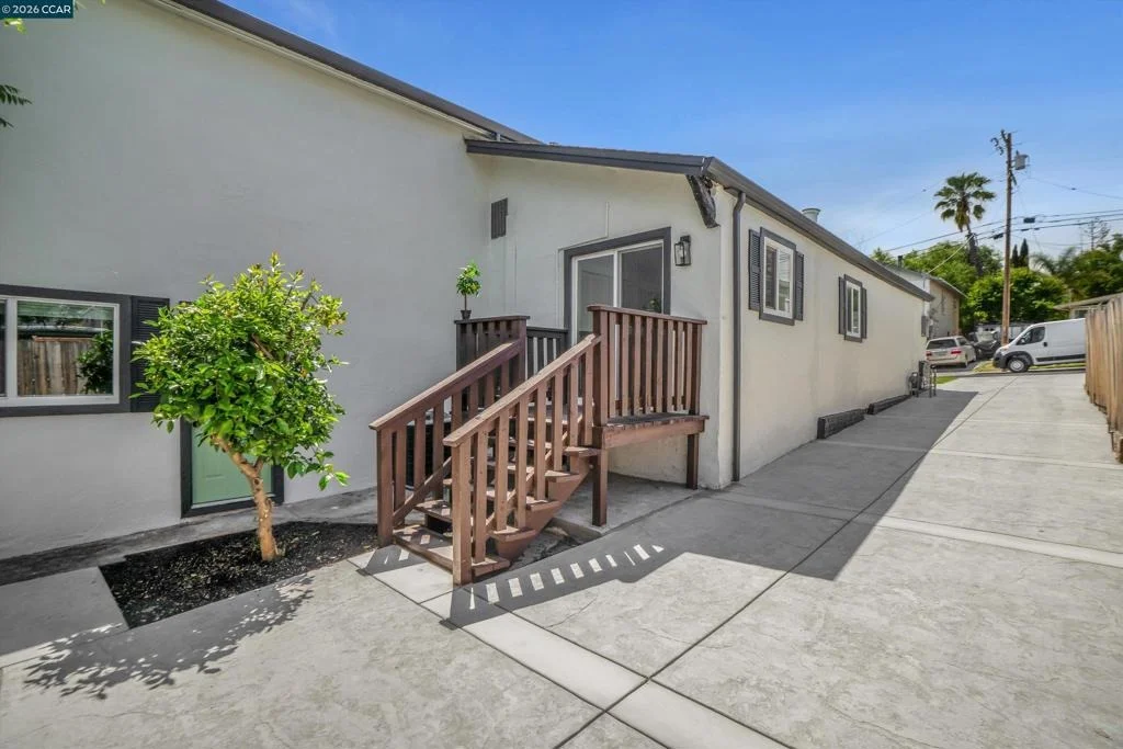 Photo of 2131 Pomona Ave
