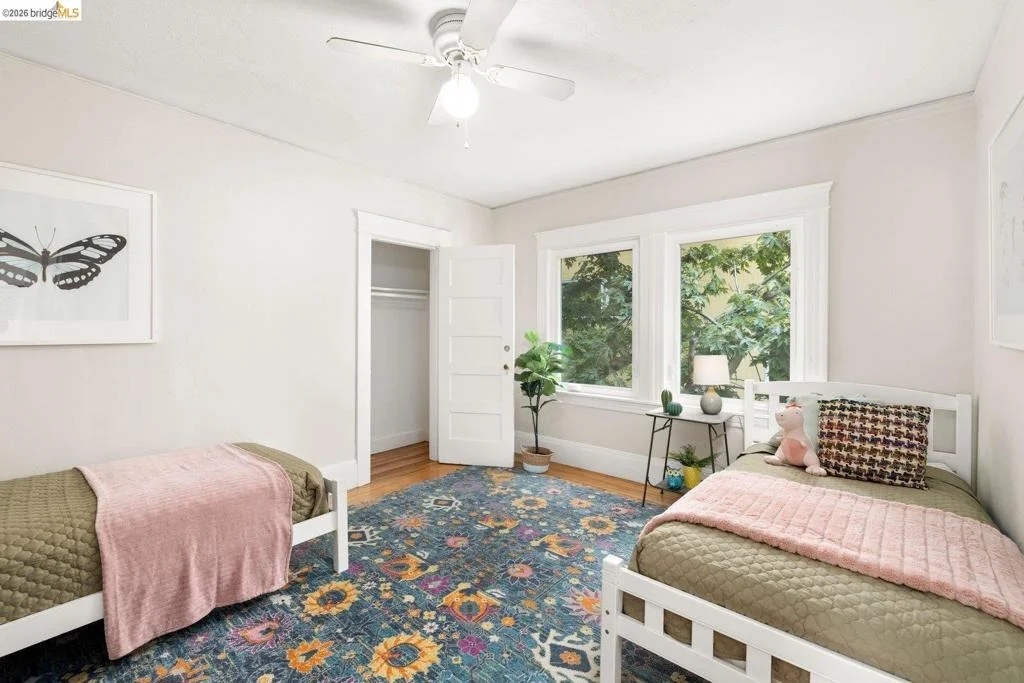 Photo of 2633 Regent St