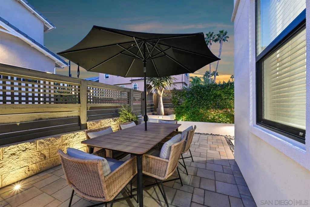 Photo of 1156 E Cove Pl.