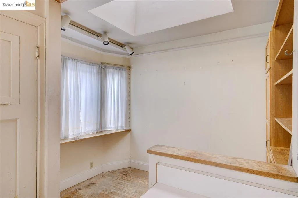 Photo of 877 Alma Pl