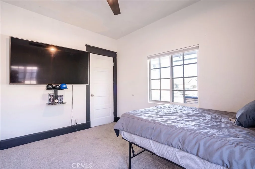 Photo of 730 W 9th