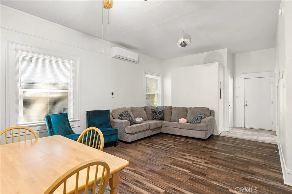 Photo of 414 W 6th Street