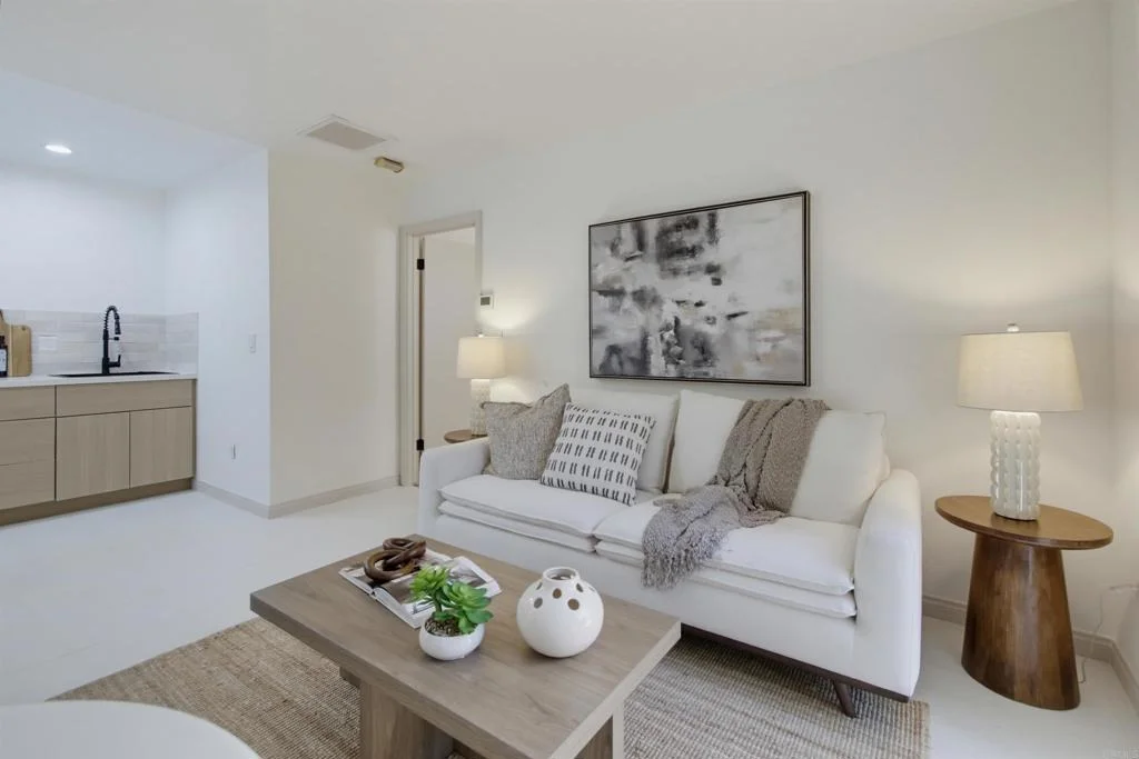 Photo of 4580 El Mirlo