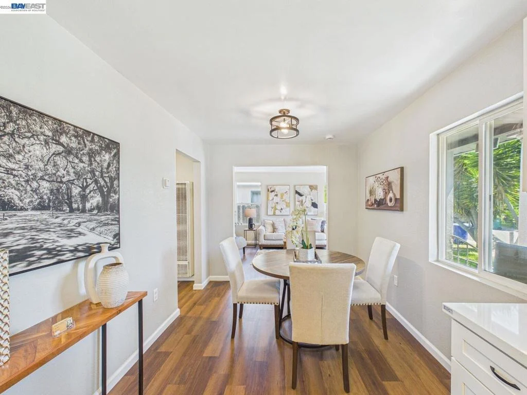 Photo of 2609 Macarthur Ave