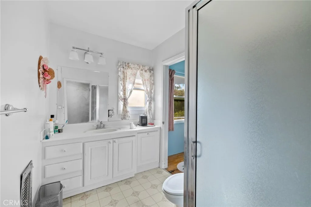 Photo of 1121 Highland Oaks Drive