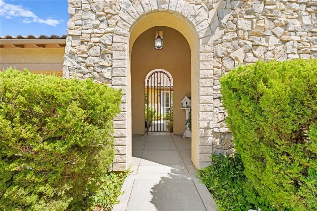 Photo of 39894 Camden Court