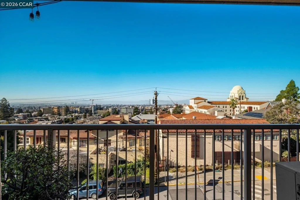 Photo of Unit 304 at 2 Panoramic Way