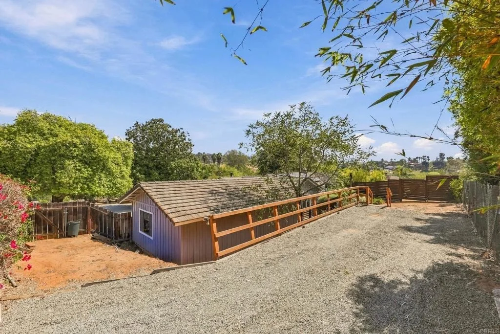 Photo of 919 Valley Dr