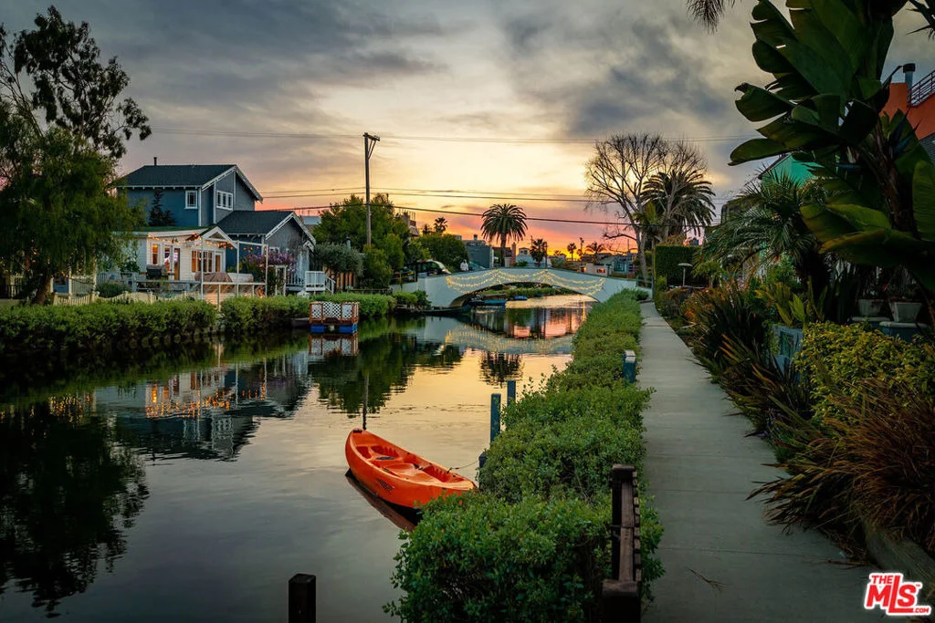 Photo of 417 Venice Way