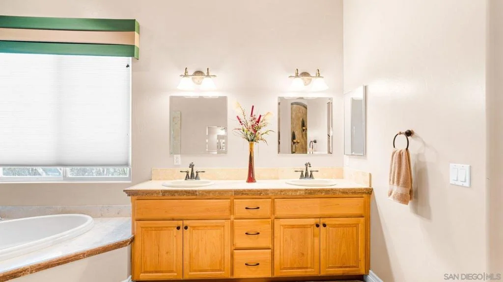 Photo of 1485 Santa Fe Hills