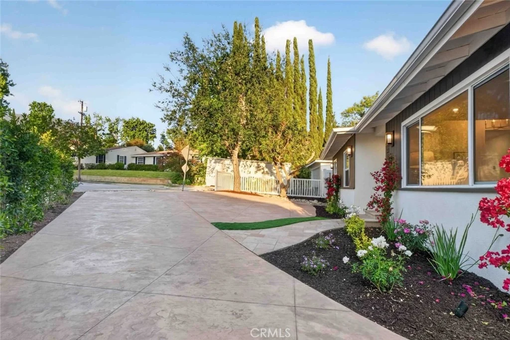 Photo of 6433 Creemore Lane