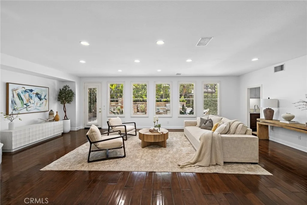 Photo of 23 Mahogany