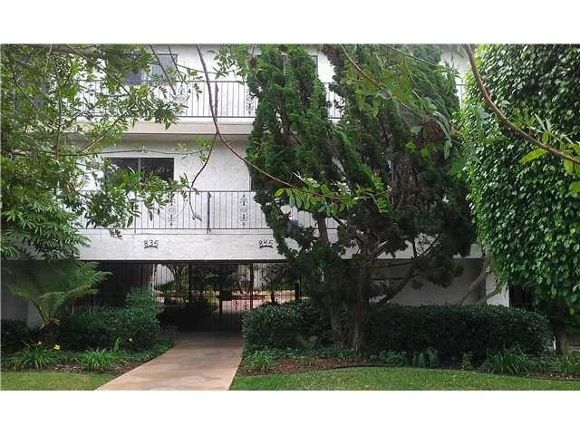 Photo of Unit B at 845 E Avenue