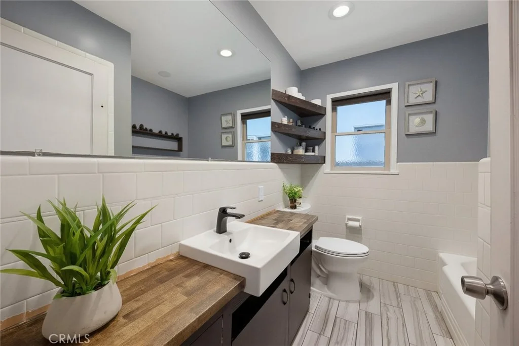 Photo of 2500 Carlos St