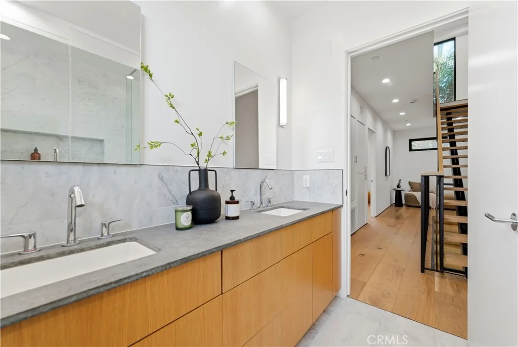 Photo of 11702 Charnock Road