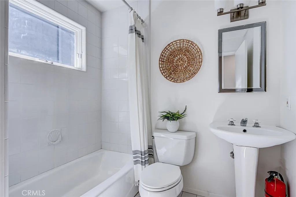 Photo of 2328 Beach Avenue