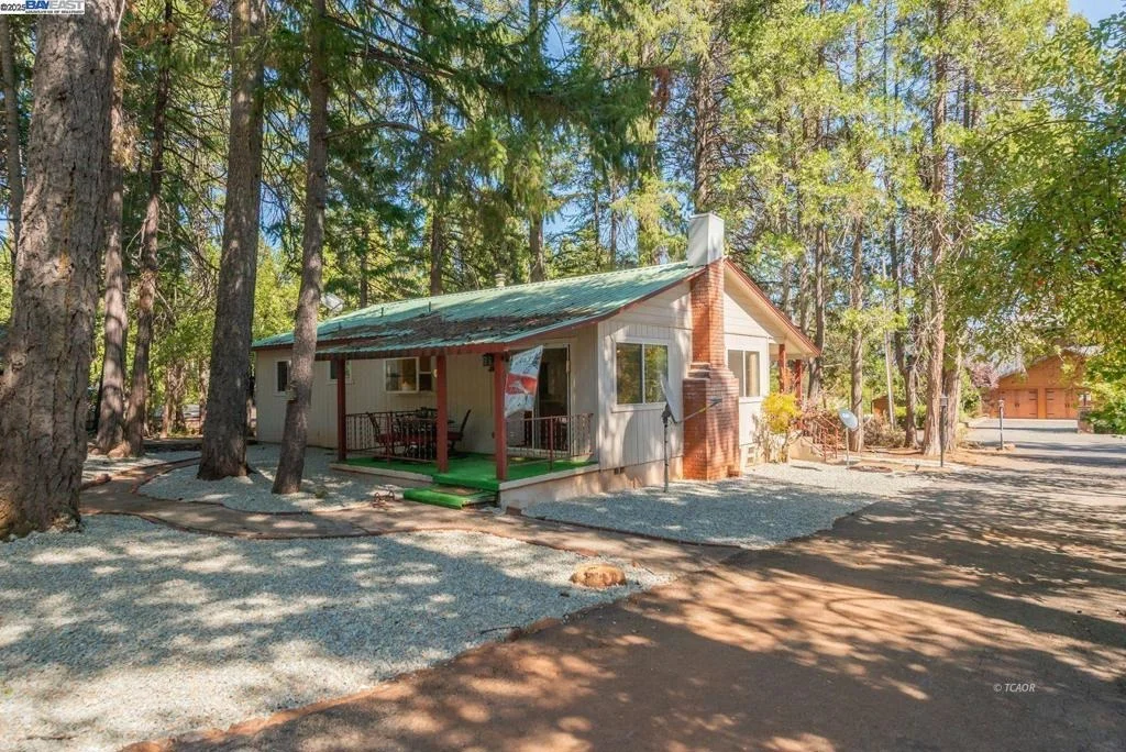 Photo of 230 Lakeview Dr.