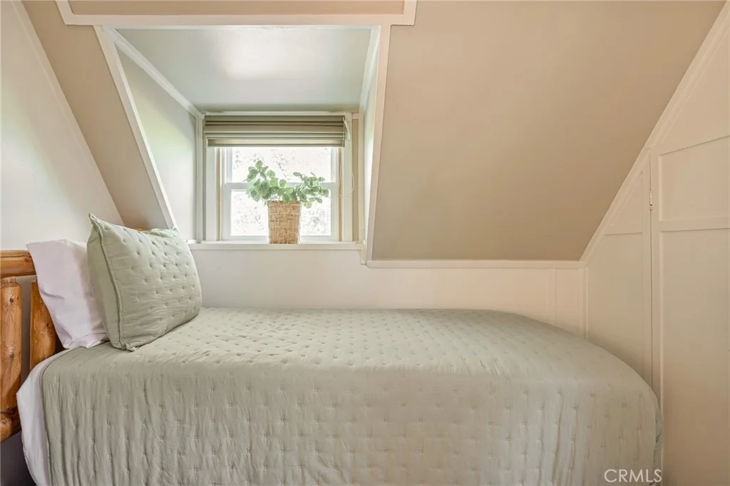Photo of 380 Hemlock