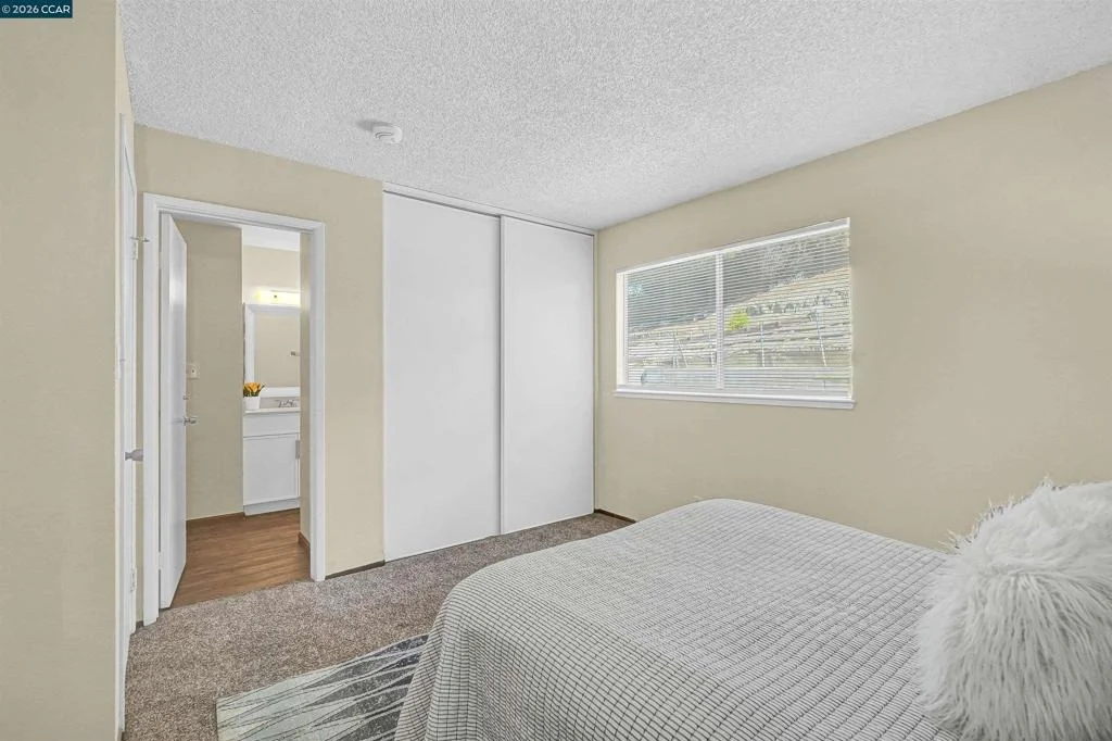 Photo of 2506 Henry Ave