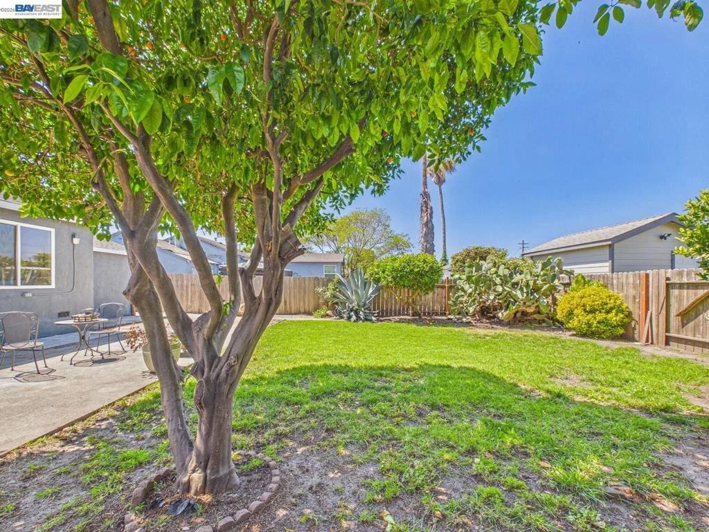 Photo of 2609 Macarthur Ave