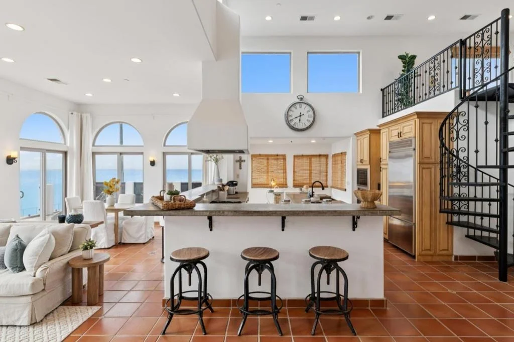Photo of 1669 Beach Boulevard