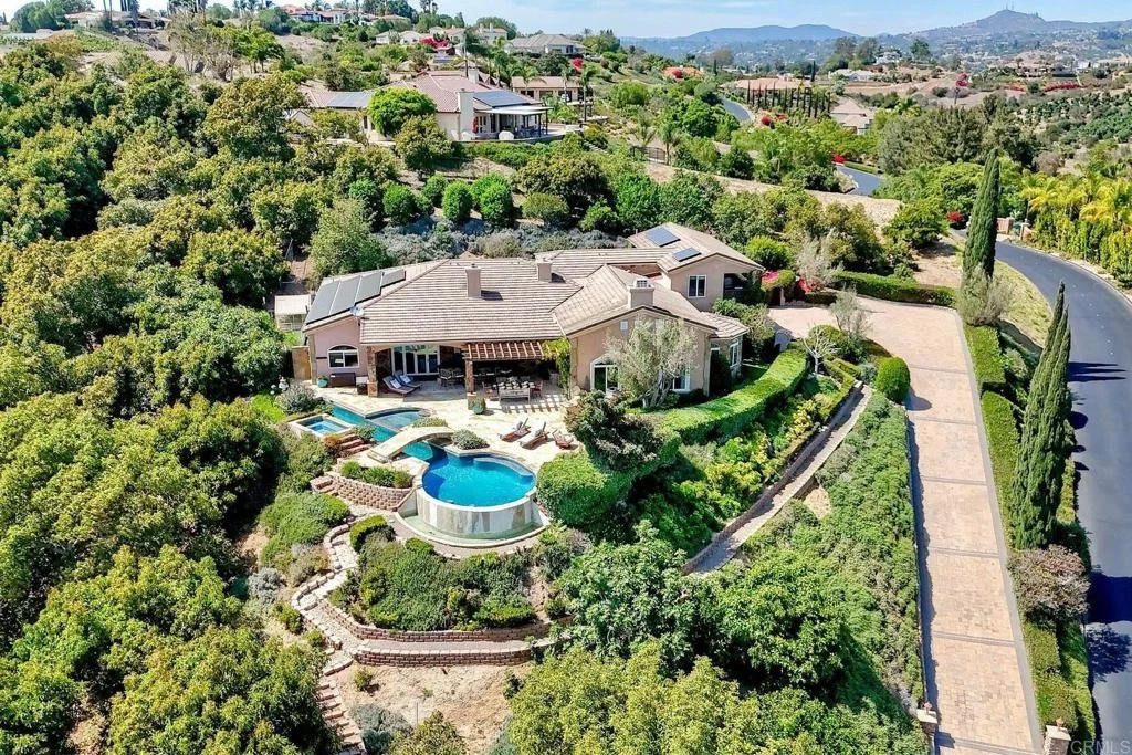 Photo of 2484 Dos Lomas