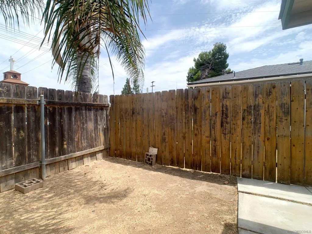 Photo of 386 90 Richardson Ave