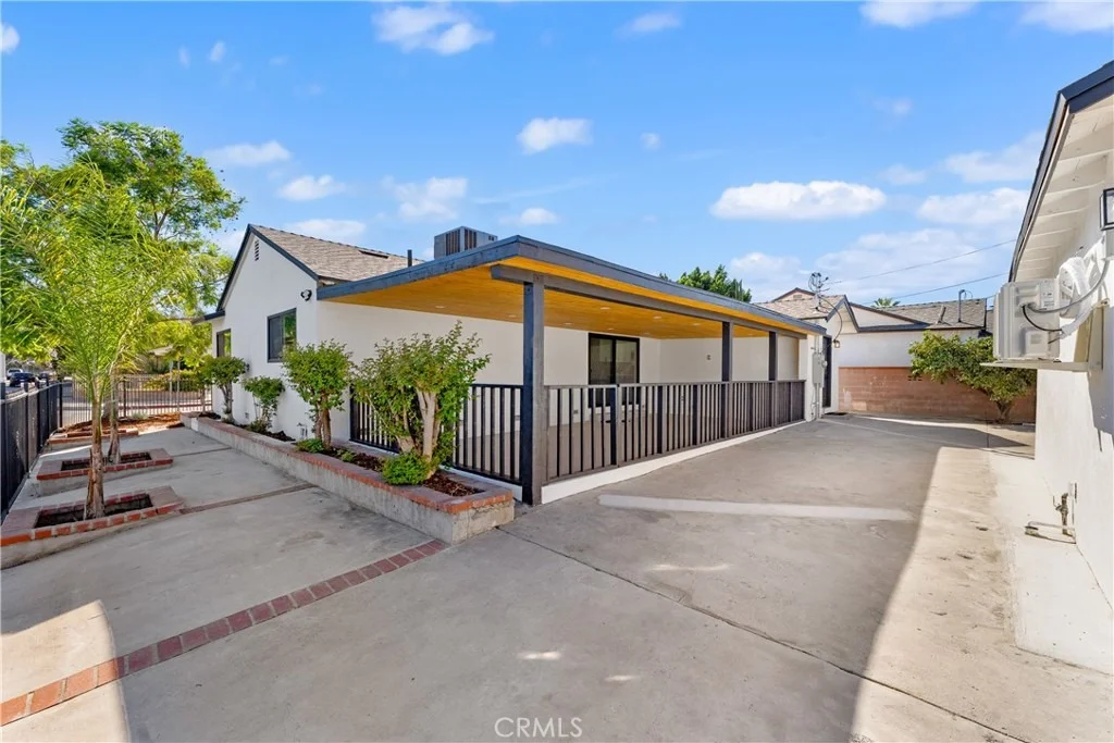 Photo of 8908 8910 Lev Avenue
