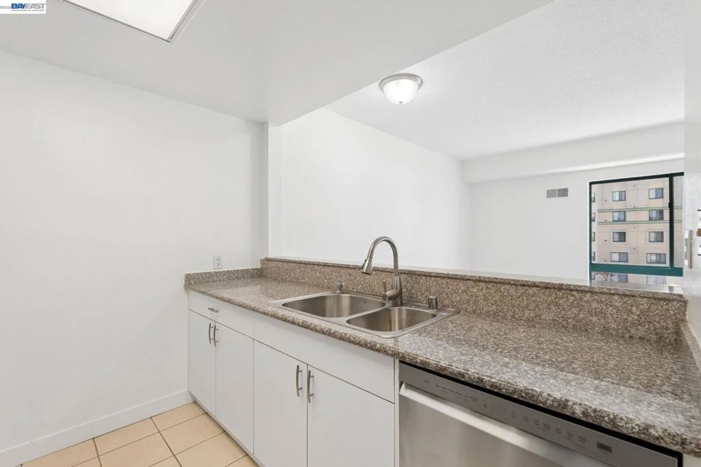 Photo of Unit 546 at 989 Webster Street