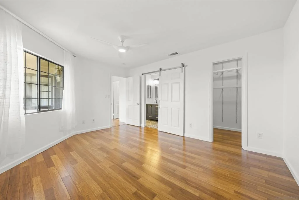 Photo of 558 E Ave