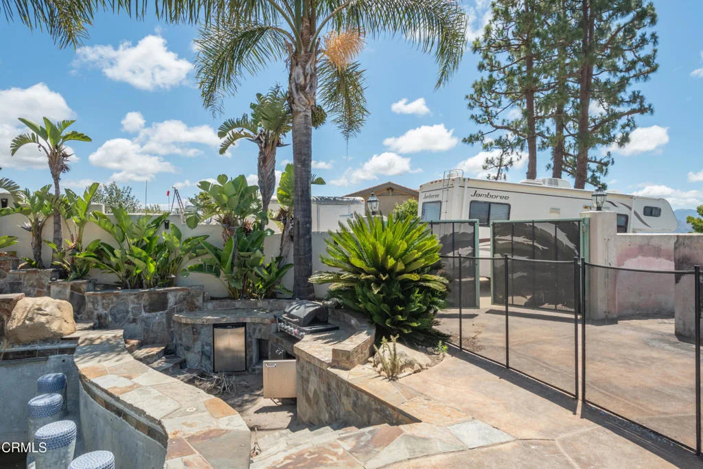 Photo of 833 W Highland Drive