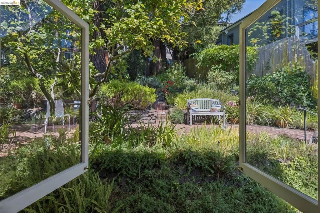Photo of 8 Mosswood Rd