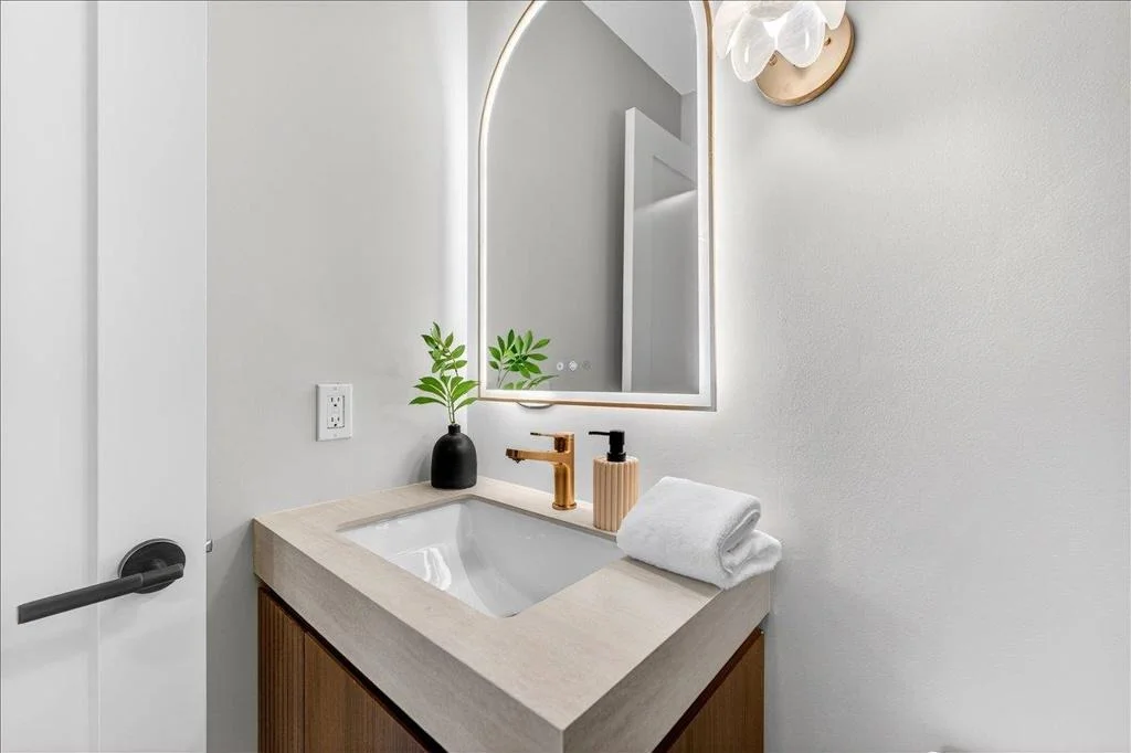 Photo of 1550 Winding Way