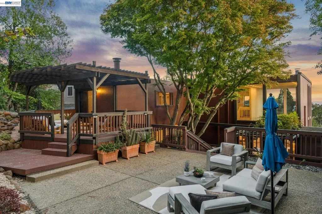 Photo of 1085 STERLING AVE