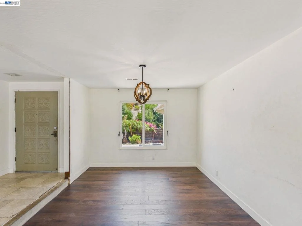 Photo of 327 Steven Cir
