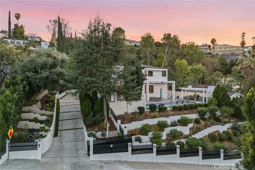 Photo of 4331 Alonzo