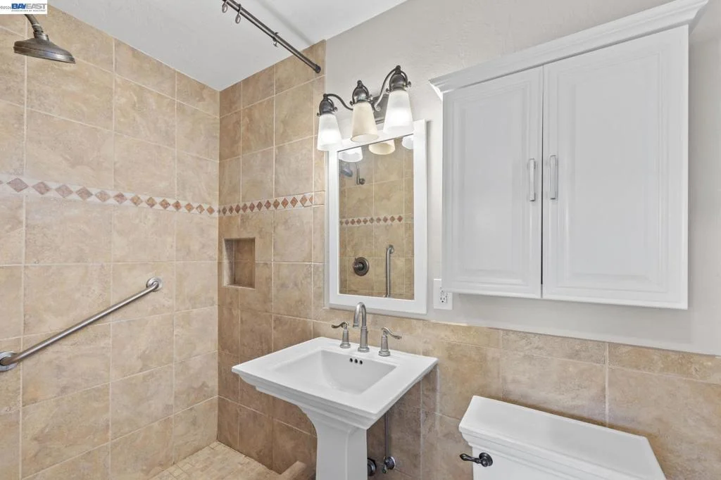 Photo of 2481 Whitethorne